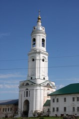 Современный вид колокольни монастыря